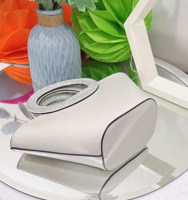 Round Handle Clutch
