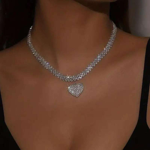 Fashion Love Necklace for Women with silver heart pendant and sparkling design.