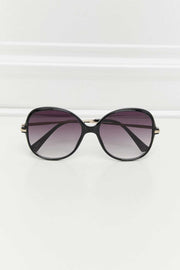 Metal Plastic Hybrid Full Rim Sunglasses with stylish design and UV400 protection.