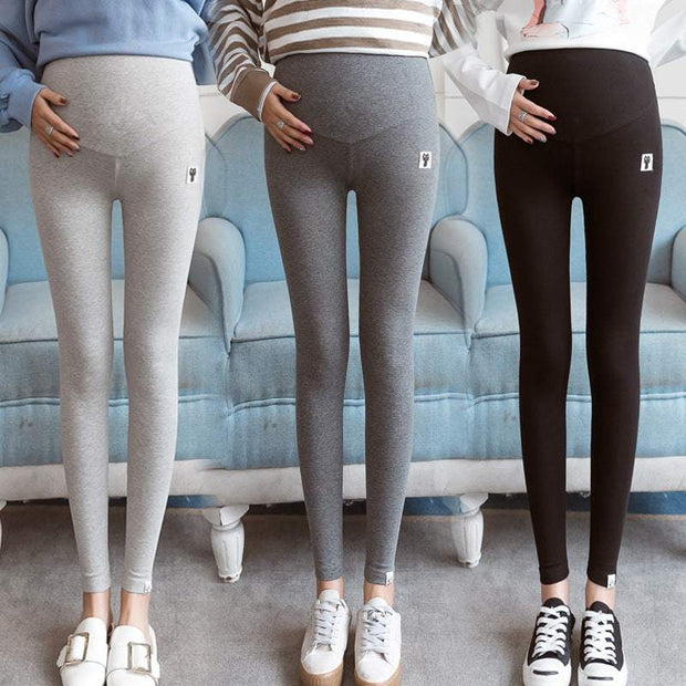 Fleece-lined maternity leggings in light gray, dark gray, and black, showcasing abdominal support and flexible fit.