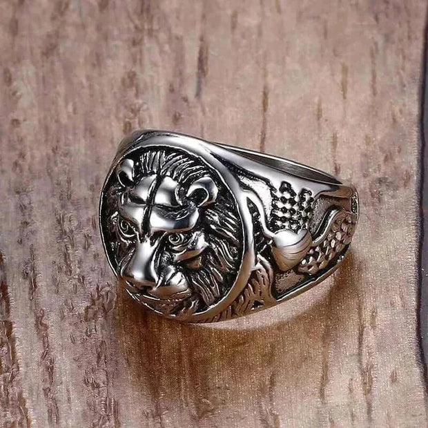 Vintage lion head ring in stainless steel with intricate design and electric silver color.