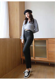 Cashmere leggings in black, offering comfort and warmth, styled for cold weather fashion.