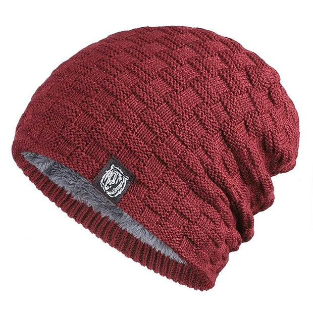 Tiger Label Fleece Hat in wine red with tiger label, warm and stylish knitted design.