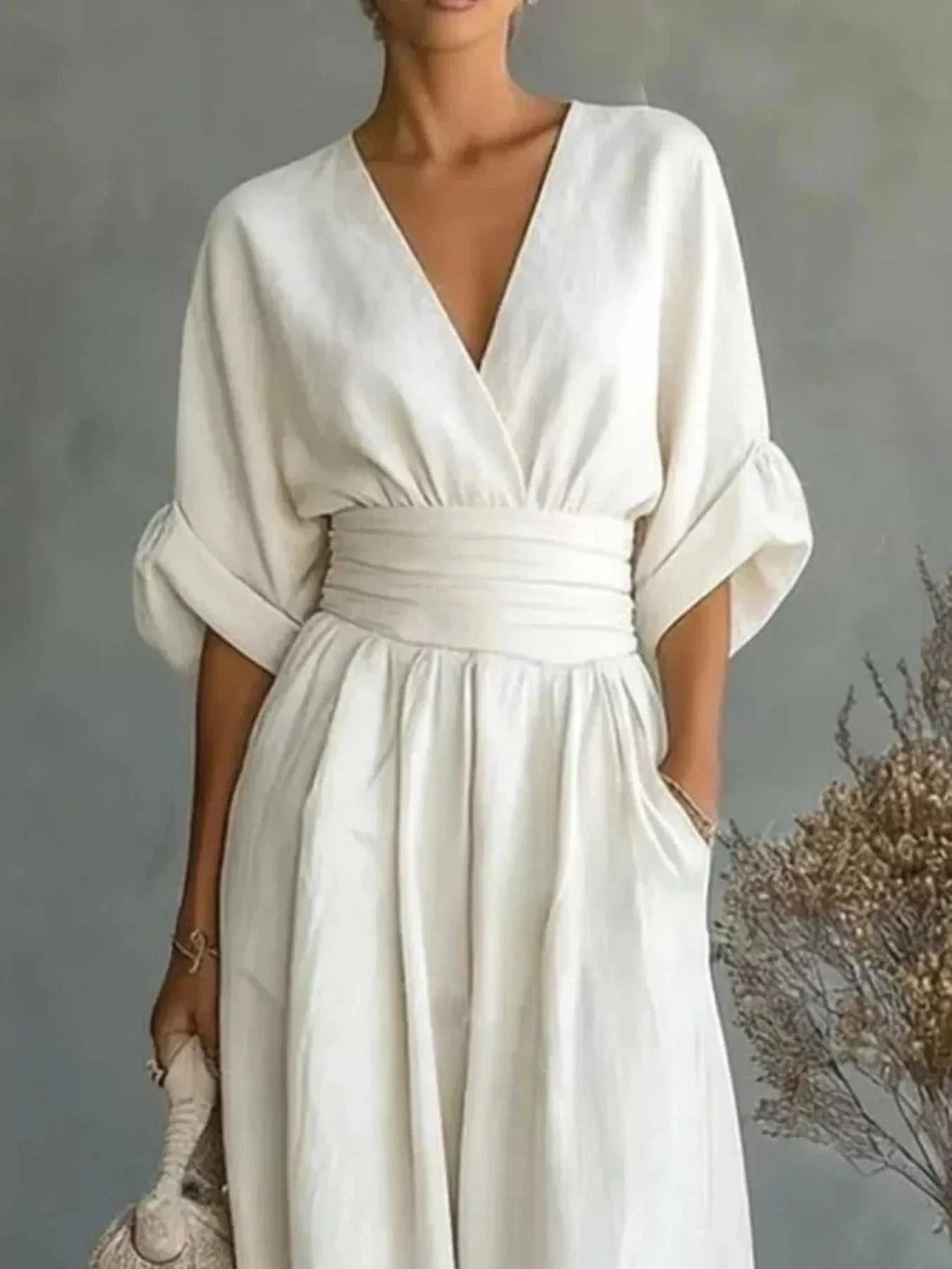 Woman wearing a relaxed fit women&