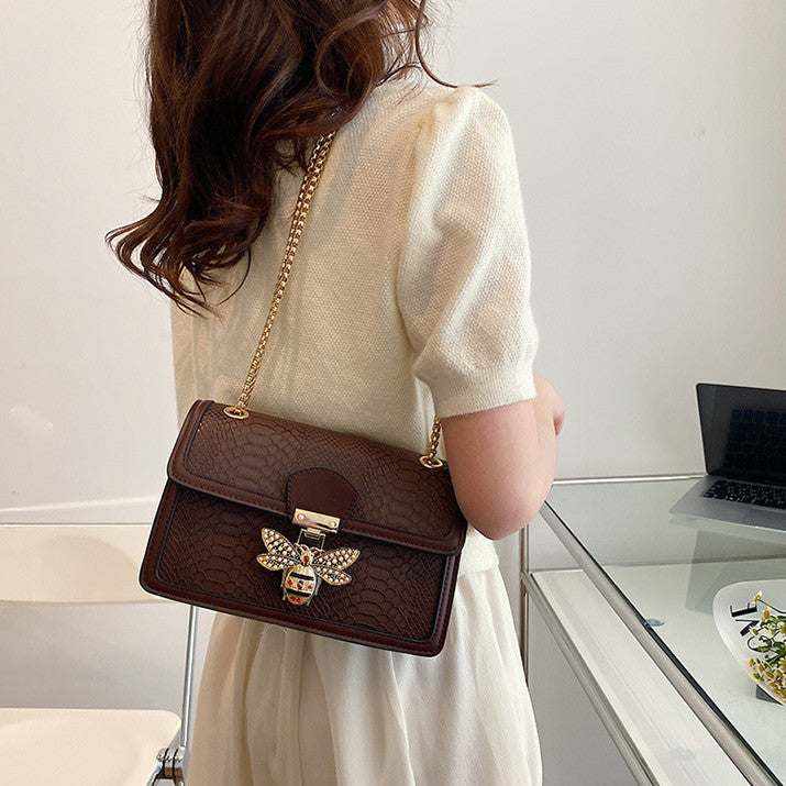 Women's retro chain shoulder messenger bag with structured design and elegant metal accents