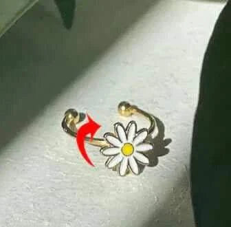 Fidget Spinner Ring with daisy design on adjustable band for stress relief and style.