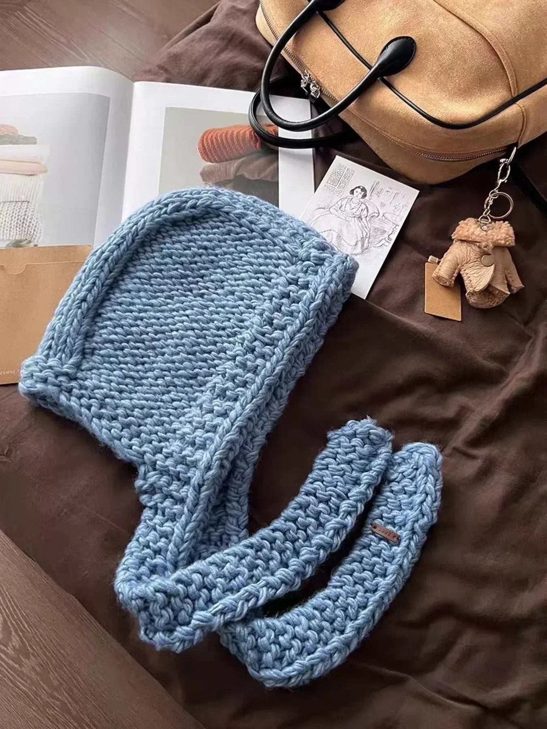 Woman wearing a knitted Women&