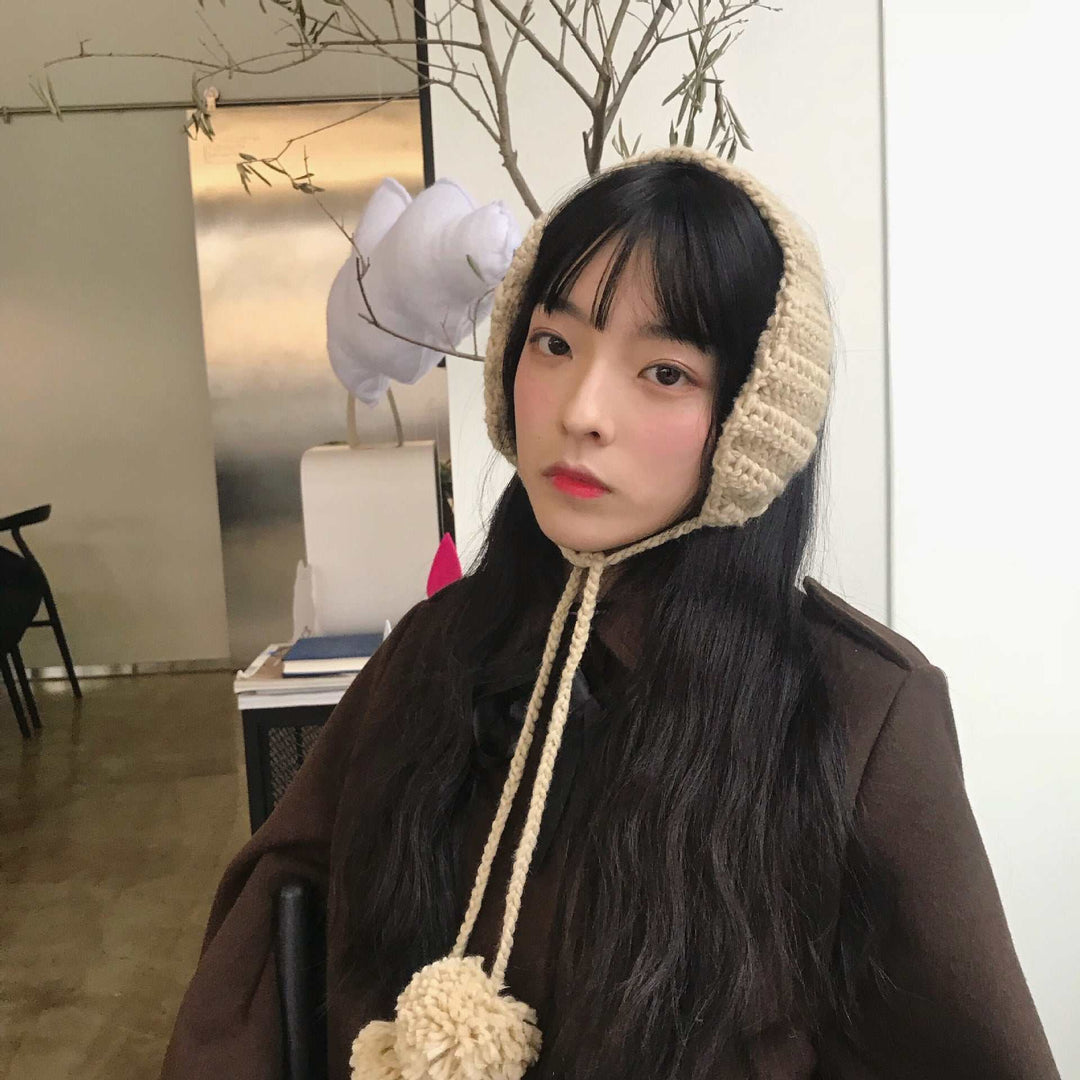 Women's winter earmuffs in wool with vintage-inspired retro design for cold weather fashion